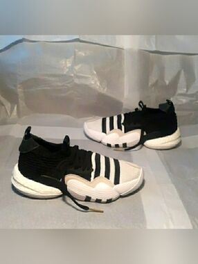 adidas Trae Young Sneakers Brand NEW, Women 8